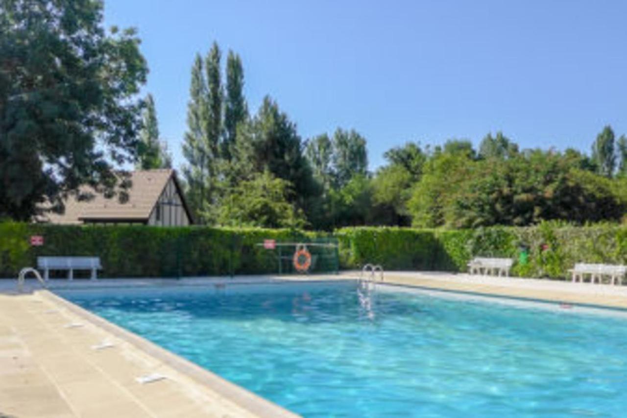 Nice House In A Residence With Swimming Pool Cabourg Esterno foto